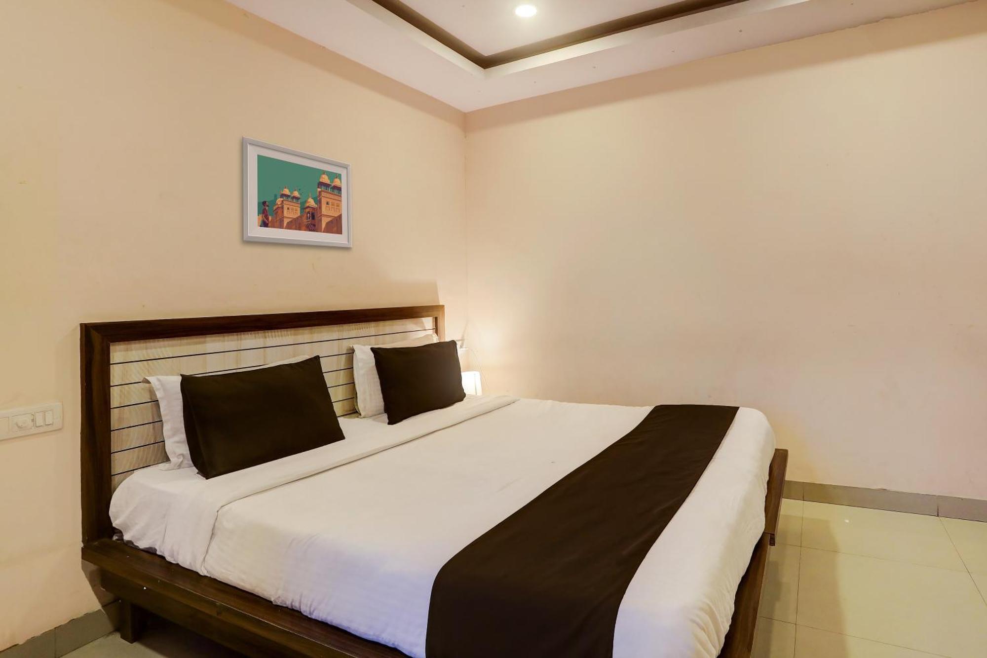Super Hotel O Vaishnavi Inn Haiderabad Buitenkant foto